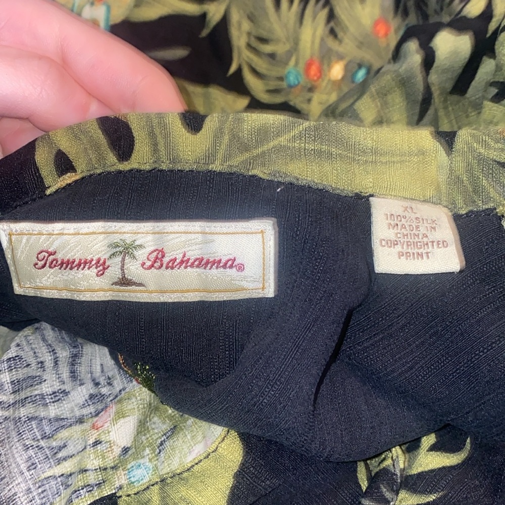 🌙Vintage Tommy Bahama Christmas Toucan Parrot 100% silk Hawaiian Men’s Shirt! - Picture 8 of 10